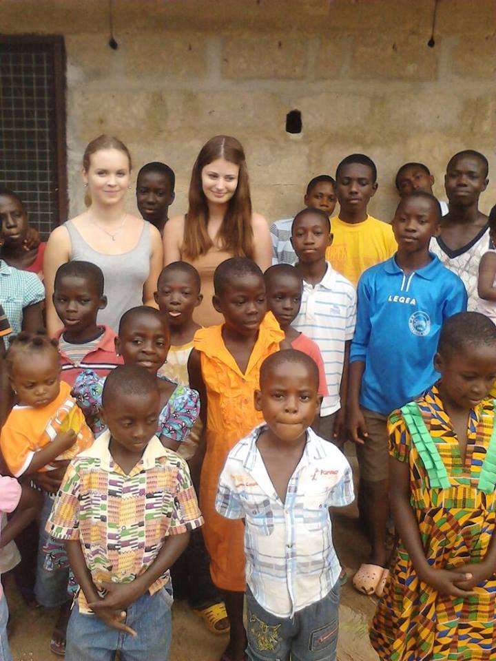  Volunteering Tourism 