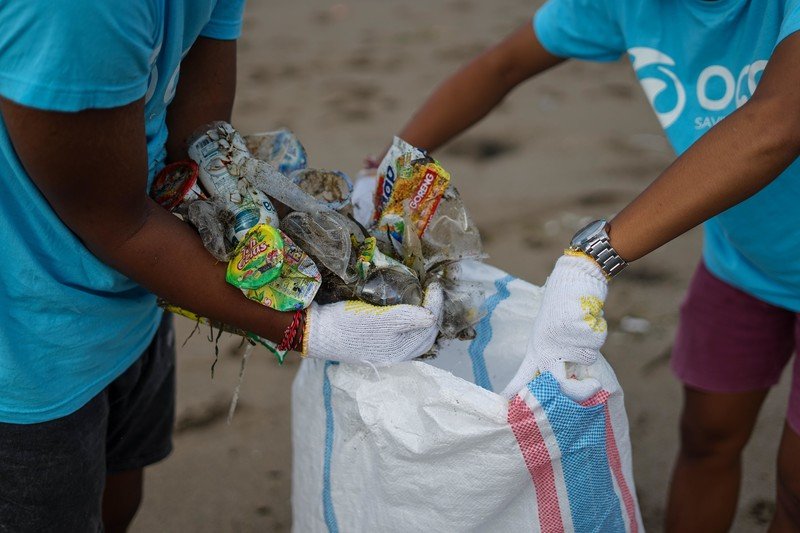  Volunteering Tourism 