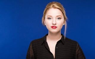 Emily Thompson, 24